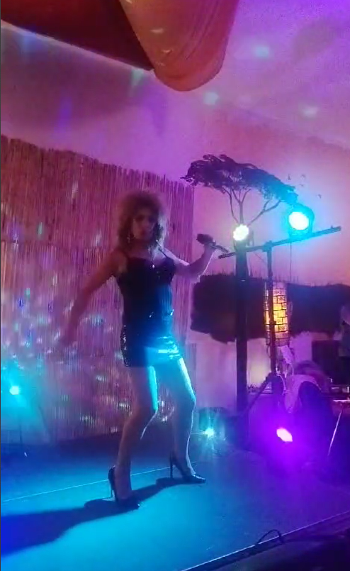 Tranformiste ella Show - Spectacle transformiste cabaret Loire Atlantique