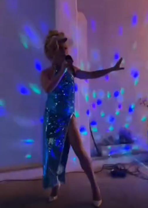 Parodie tranformiste ella Show